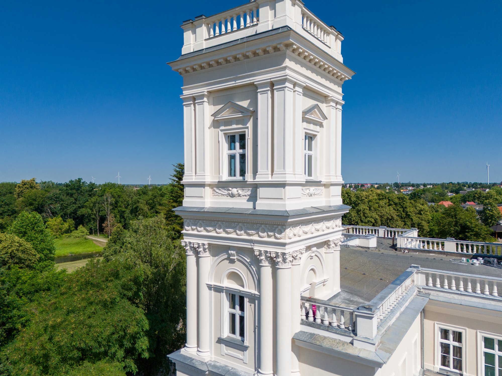 pałac miłosław 13
